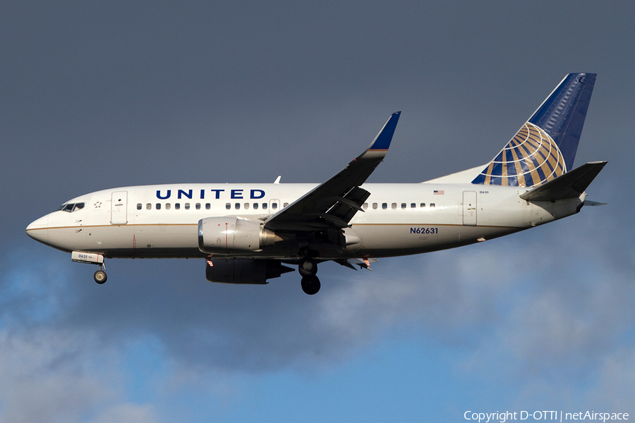 United Airlines Boeing 737-524 (N62631) | Photo 386577