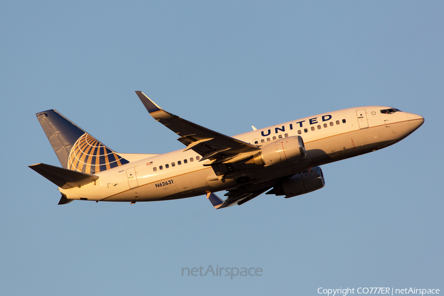 United Airlines Boeing 737-524 (N62631) | Photo 22815