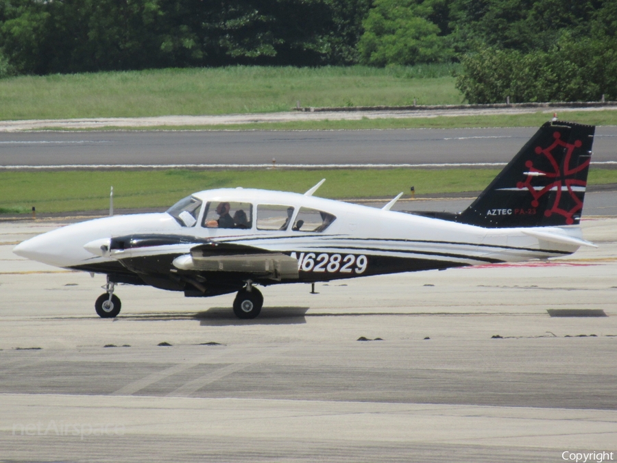 Air Calypso Piper PA-23-250 Aztec F (N62829) | Photo 524157