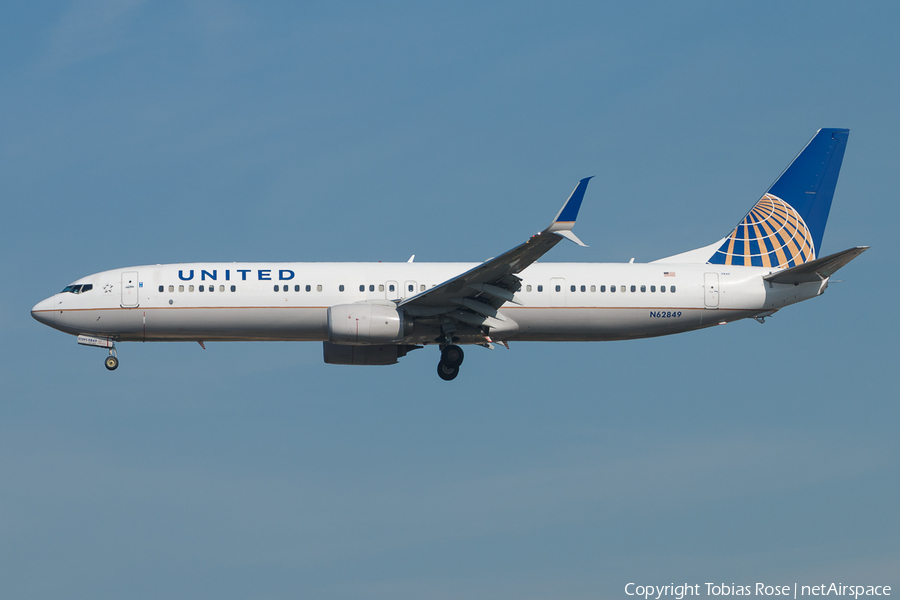 United Airlines Boeing 737-924(ER) (N62849) | Photo 299004