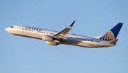 United Airlines Boeing 737-924(ER) (N62884) at  Los Angeles - International, United States