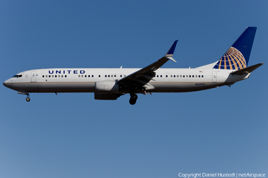 United Airlines Boeing 737-924(ER) (N62892) | Photo 448591
