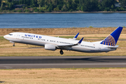 United Airlines Boeing 737-924(ER) (N62896) at  Portland - International, United States
