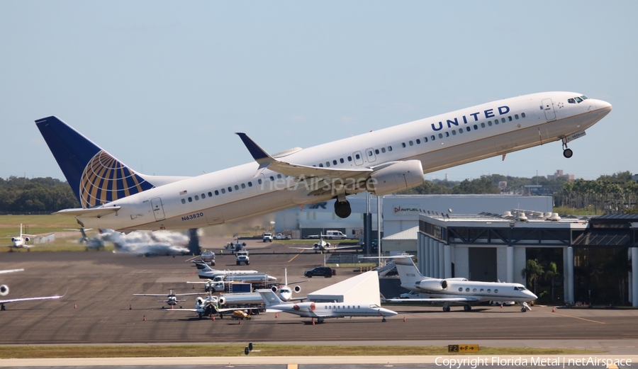 United Airlines Boeing 737-924(ER) (N63820) | Photo 405444