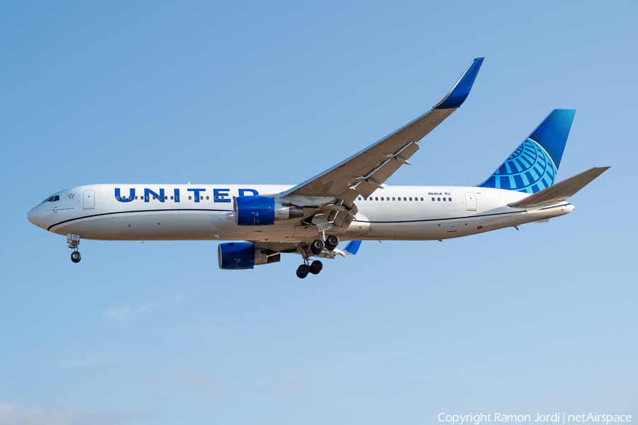 United Airlines Boeing 767-322(ER) (N641UA) | Photo 465947