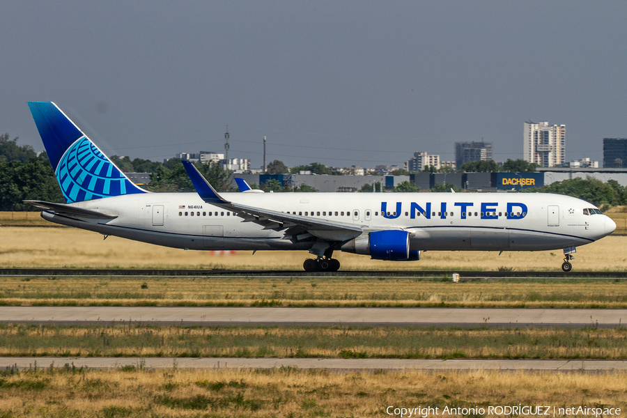 United Airlines Boeing 767-322(ER) (N641UA) | Photo 516113