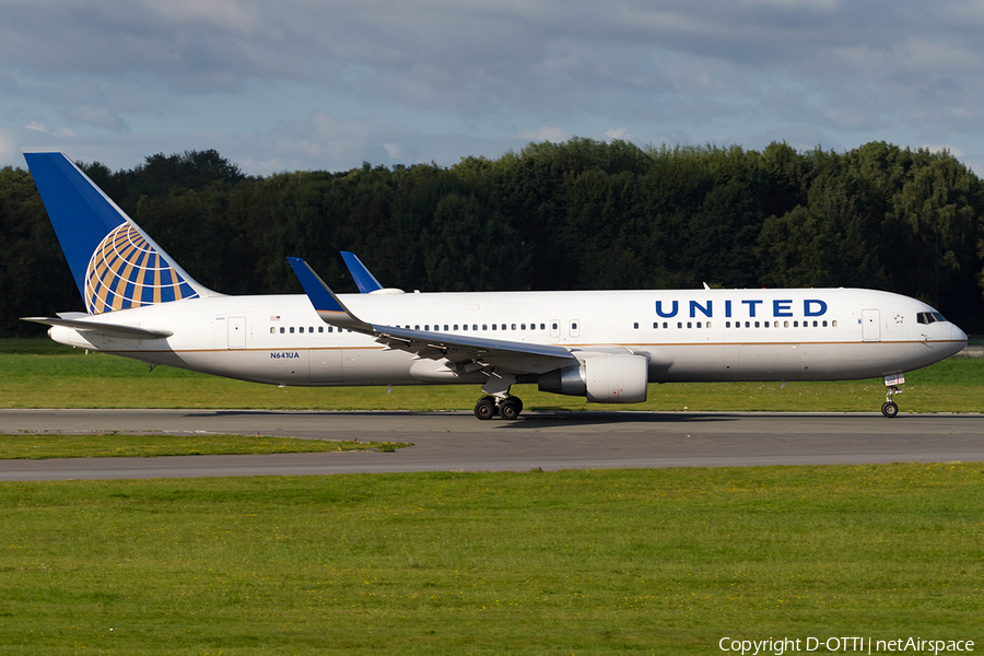 United Airlines Boeing 767-322(ER) (N641UA) | Photo 184381