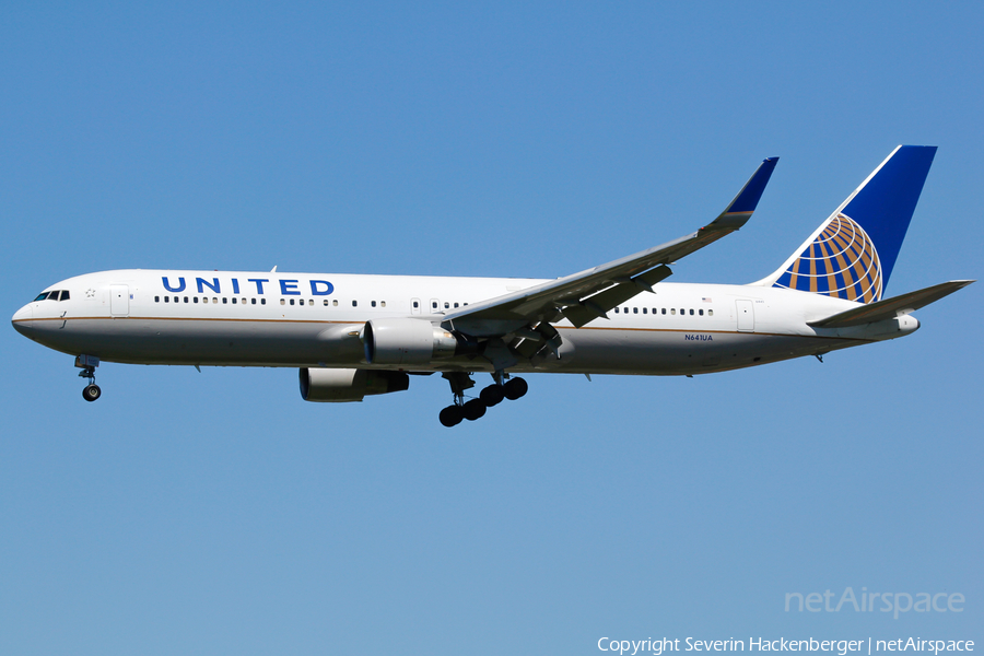United Airlines Boeing 767-322(ER) (N641UA) | Photo 205540