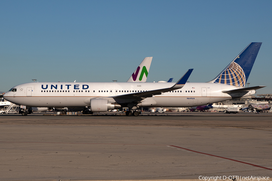 United Airlines Boeing 767-322(ER) (N641UA) | Photo 376021