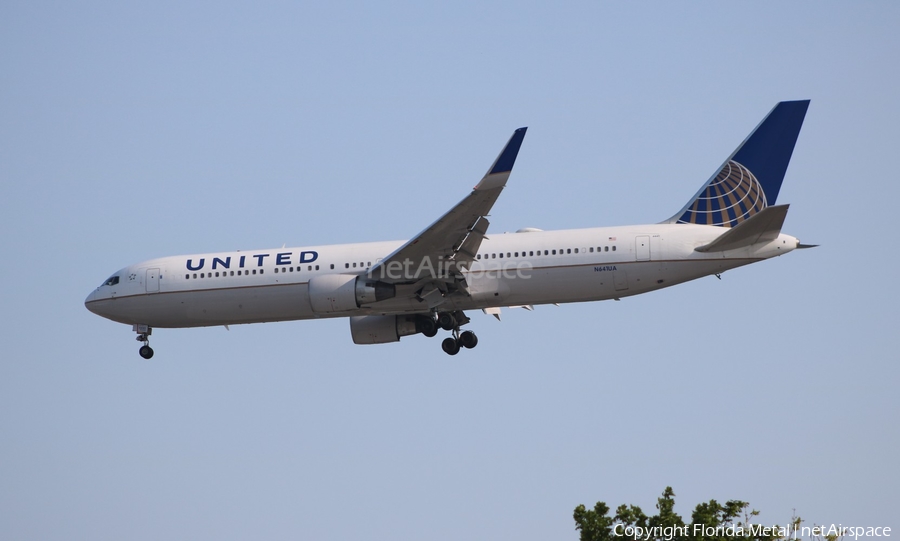 United Airlines Boeing 767-322(ER) (N641UA) | Photo 616846