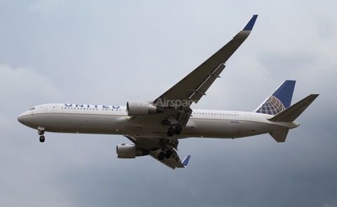 United Airlines Boeing 767-322(ER) (N641UA) at  Chicago - O'Hare International, United States