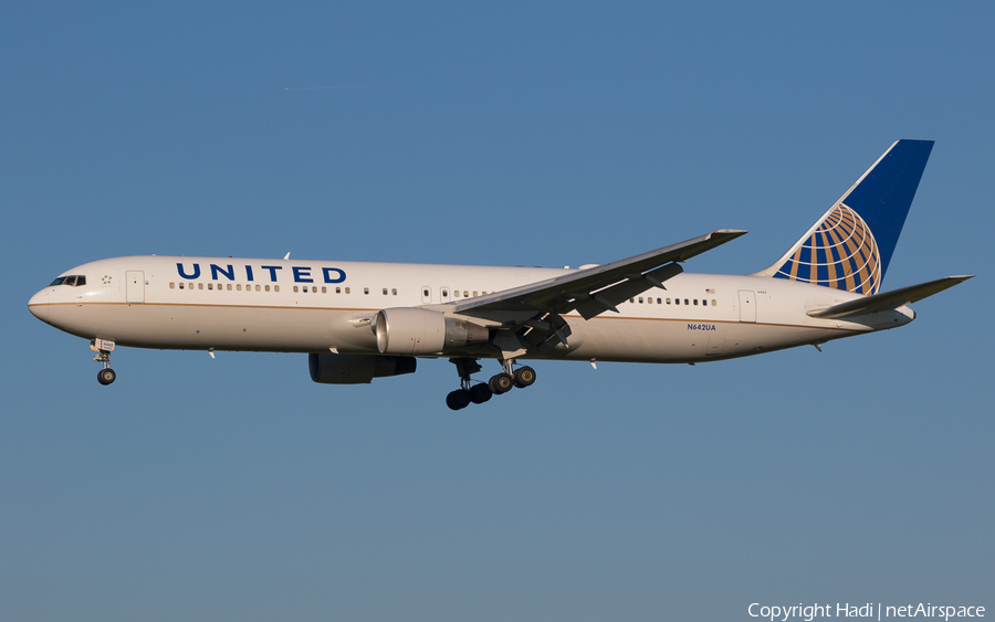 United Airlines Boeing 767-322(ER) (N642UA) | Photo 125309