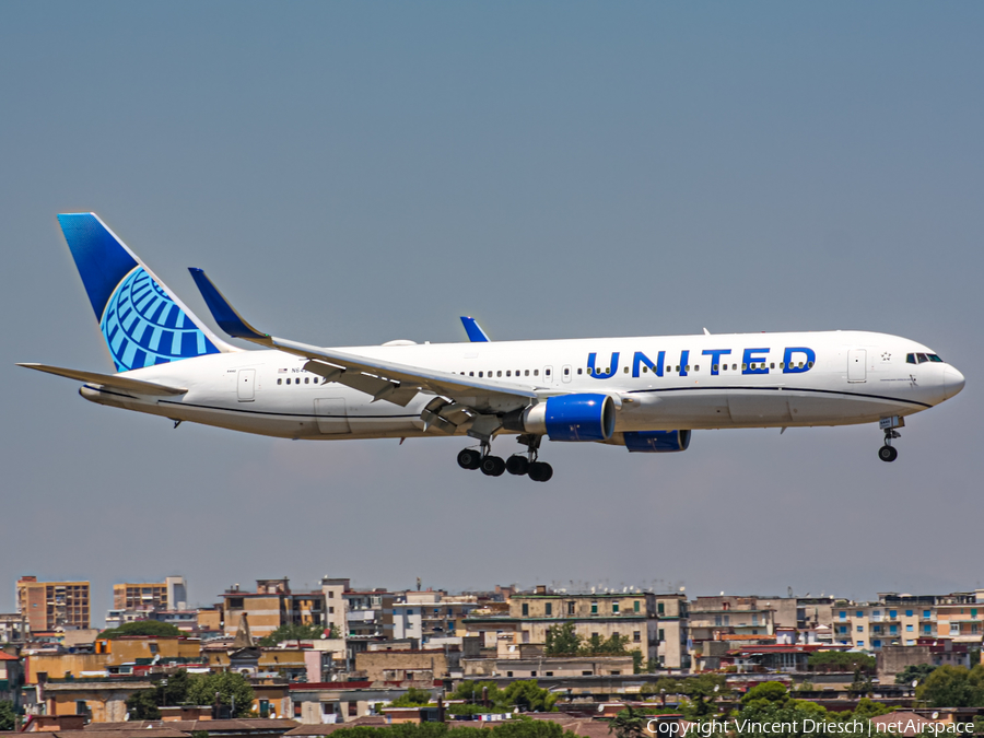 United Airlines Boeing 767-322(ER) (N642UA) | Photo 518211