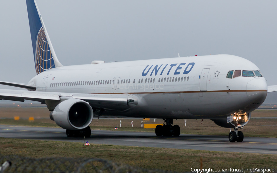 United Airlines Boeing 767-322(ER) (N642UA) | Photo 286987