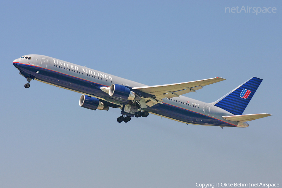 United Airlines Boeing 767-322(ER) (N642UA) | Photo 40437