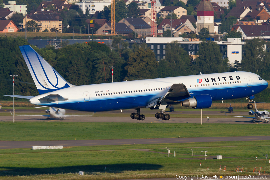 United Airlines Boeing 767-322(ER) (N642UA) | Photo 9683