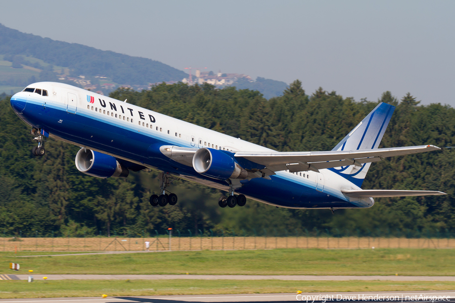 United Airlines Boeing 767-322(ER) (N642UA) | Photo 9881