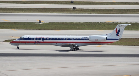 American Eagle Embraer ERJ-145LR (N643AE) at  Miami - International, United States