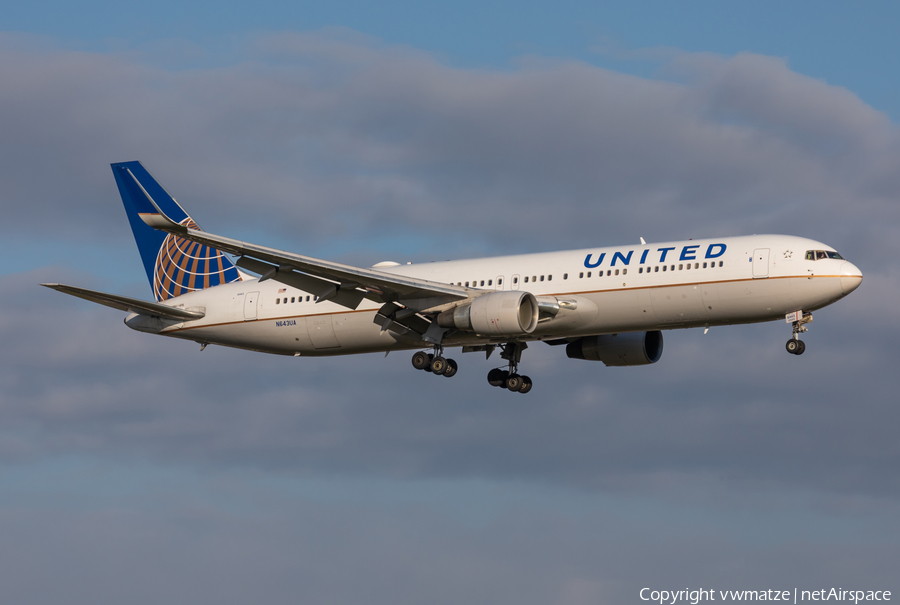 United Airlines Boeing 767-322(ER) (N643UA) | Photo 502041
