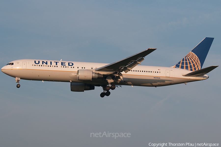 United Airlines Boeing 767-322(ER) (N643UA) | Photo 61385