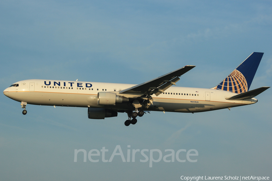 United Airlines Boeing 767-322(ER) (N643UA) | Photo 63489