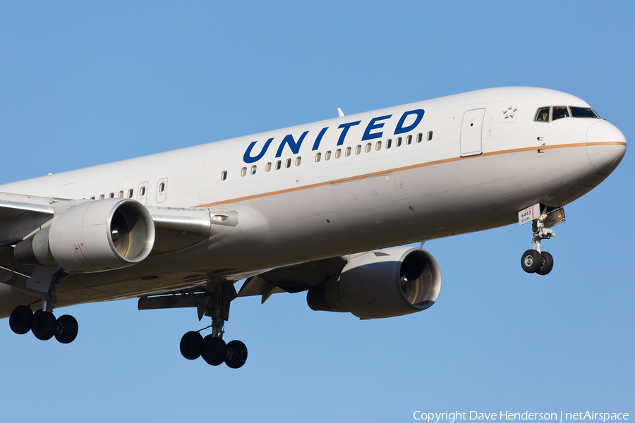 United Airlines Boeing 767-322(ER) (N643UA) | Photo 72577