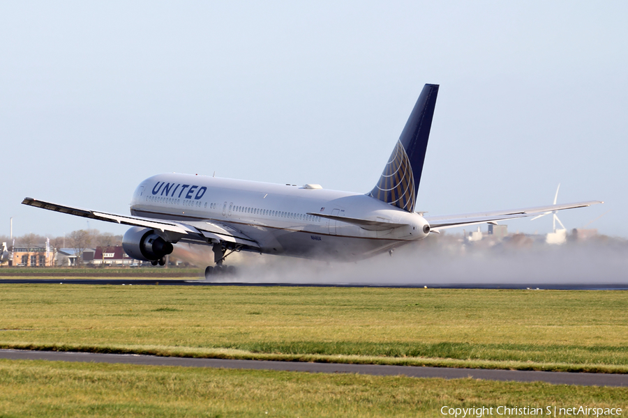 United Airlines Boeing 767-322(ER) (N646UA) | Photo 201328