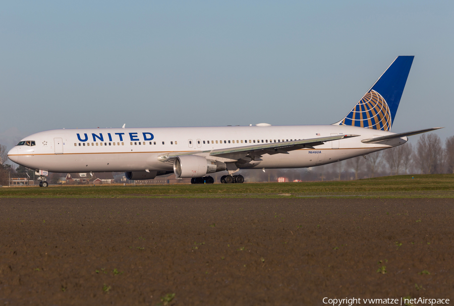 United Airlines Boeing 767-322(ER) (N646UA) | Photo 420947