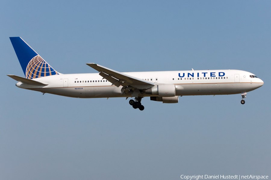 United Airlines Boeing 767-322(ER) (N646UA) | Photo 614207