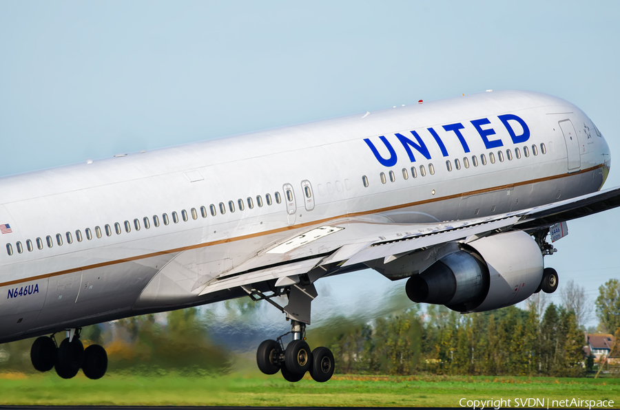 United Airlines Boeing 767-322(ER) (N646UA) | Photo 98757