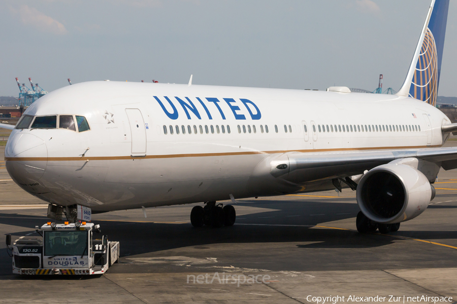 United Airlines Boeing 767-322(ER) (N646UA) | Photo 158675