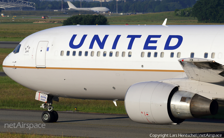 United Airlines Boeing 767-322(ER) (N646UA) | Photo 169643