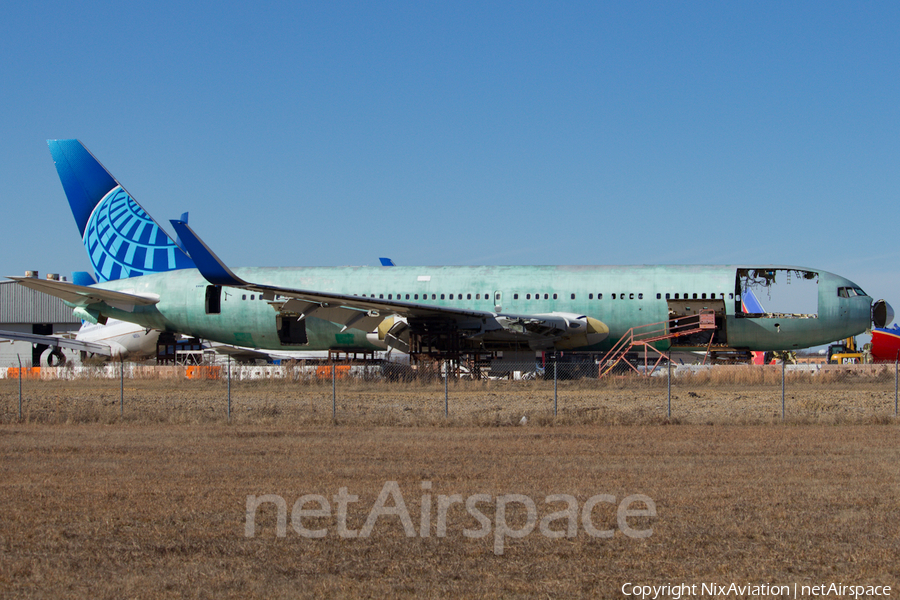 United Airlines Boeing 767-322(ER) (N646UA) | Photo 602618