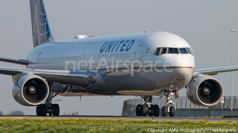 United Airlines Boeing 767-322(ER) (N647UA) | Photo 97919