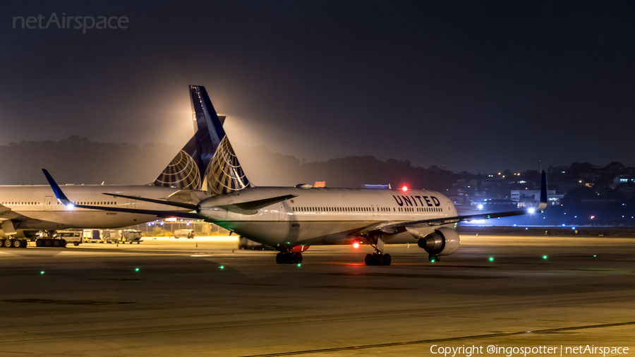 United Airlines Boeing 767-322(ER) (N647UA) | Photo 353444