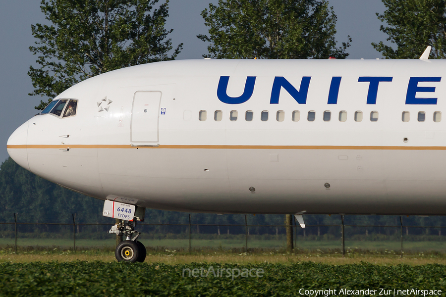 United Airlines Boeing 767-322(ER) (N648UA) | Photo 120313