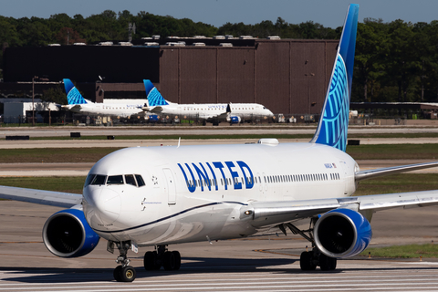 United Airlines Boeing 767-322(ER) (N648UA) at  Houston - George Bush Intercontinental, United States