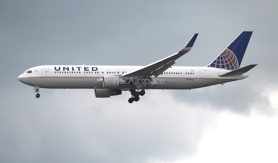 United Airlines Boeing 767-322(ER) (N648UA) | Photo 305041