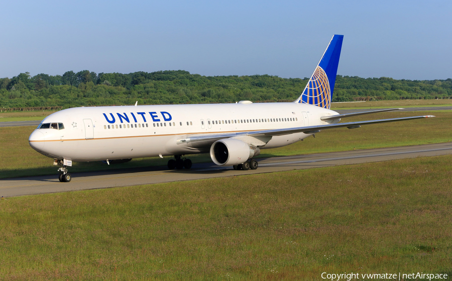 United Airlines Boeing 767-322(ER) (N649UA) | Photo 167798