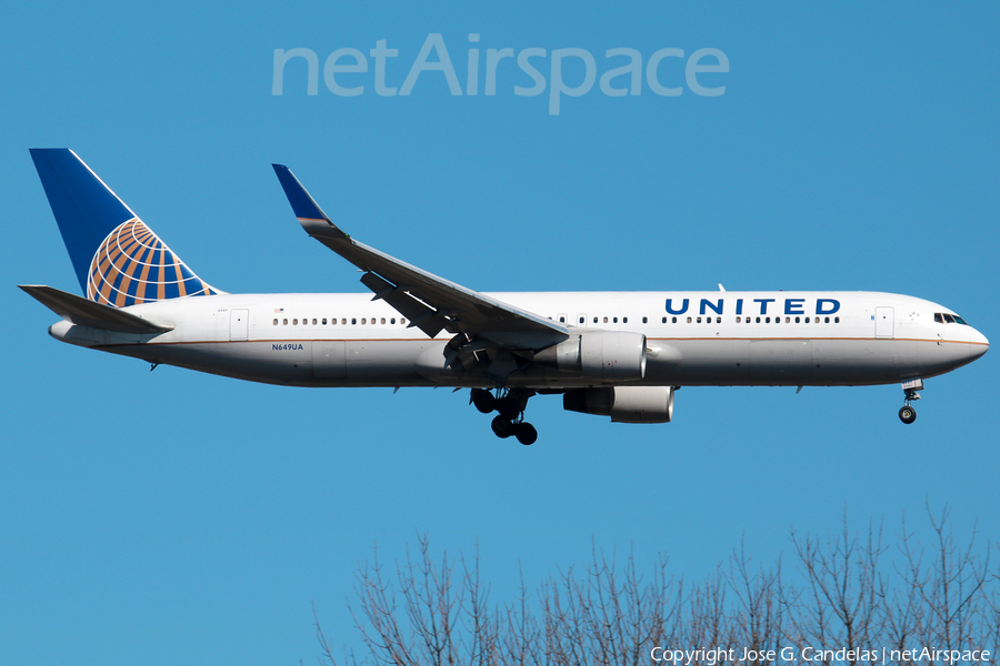 United Airlines Boeing 767-322(ER) (N649UA) | Photo 243462