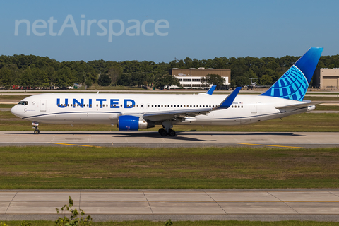 United Airlines Boeing 767-322(ER) (N649UA) at  Houston - George Bush Intercontinental, United States