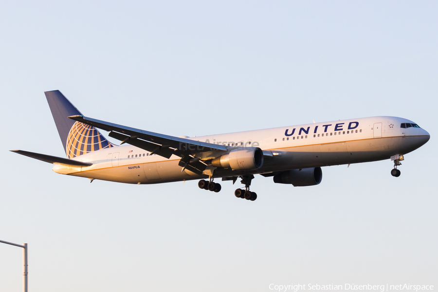 United Airlines Boeing 767-322(ER) (N649UA) | Photo 164954