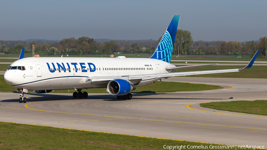 United Airlines Boeing 767-322(ER) (N649UA) | Photo 620147