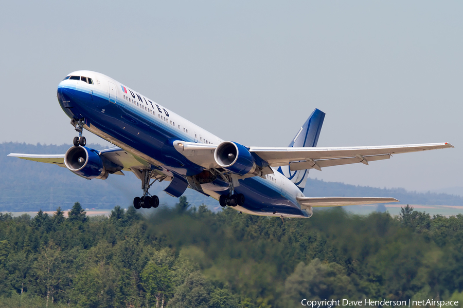 United Airlines Boeing 767-322(ER) (N649UA) | Photo 9895