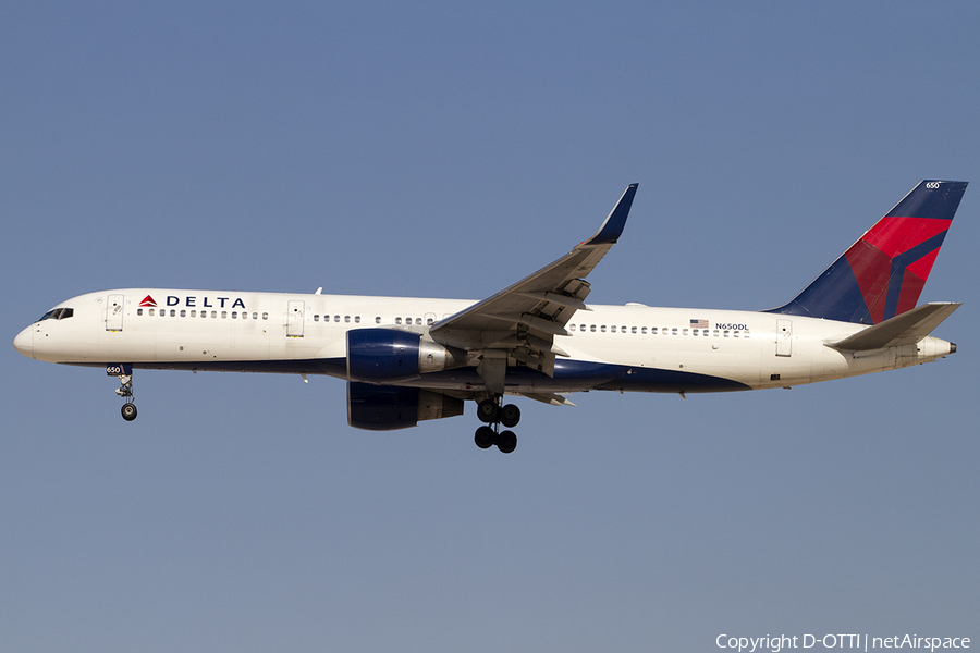Delta Air Lines Boeing 757-232 (N650DL) | Photo 464327
