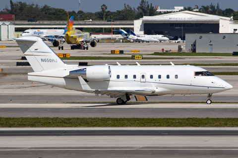 Hop-A-Jet World Wide Jet Charters Bombardier CL-600-2B16 Challenger 604 (N650HJ) at  Ft. Lauderdale - International, United States