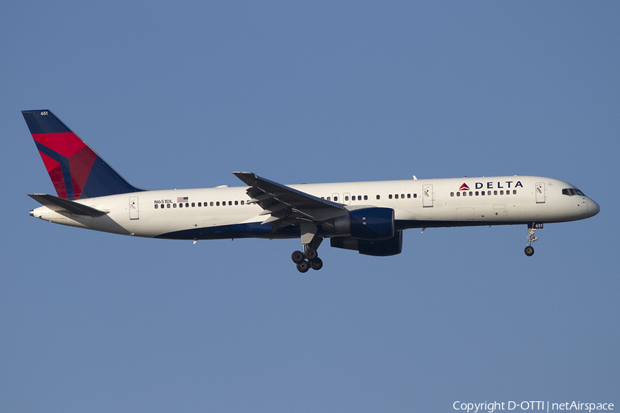 Delta Air Lines Boeing 757-232 (N651DL) | Photo 386711