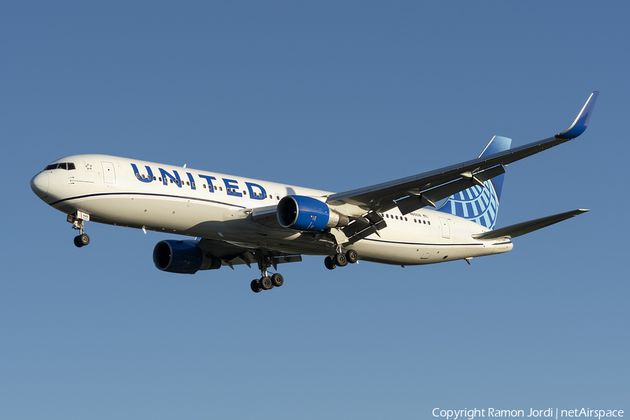 United Airlines Boeing 767-322(ER) (N651UA) | Photo 660303