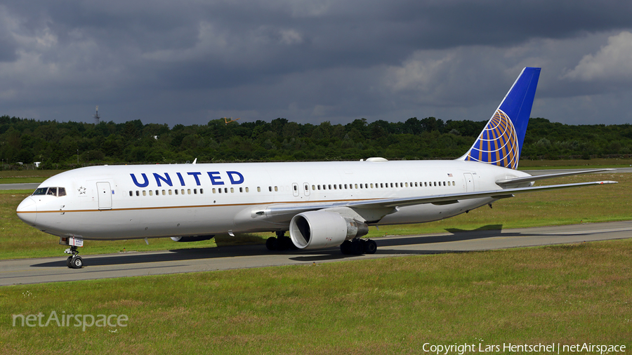 United Airlines Boeing 767-322(ER) (N651UA) | Photo 168333
