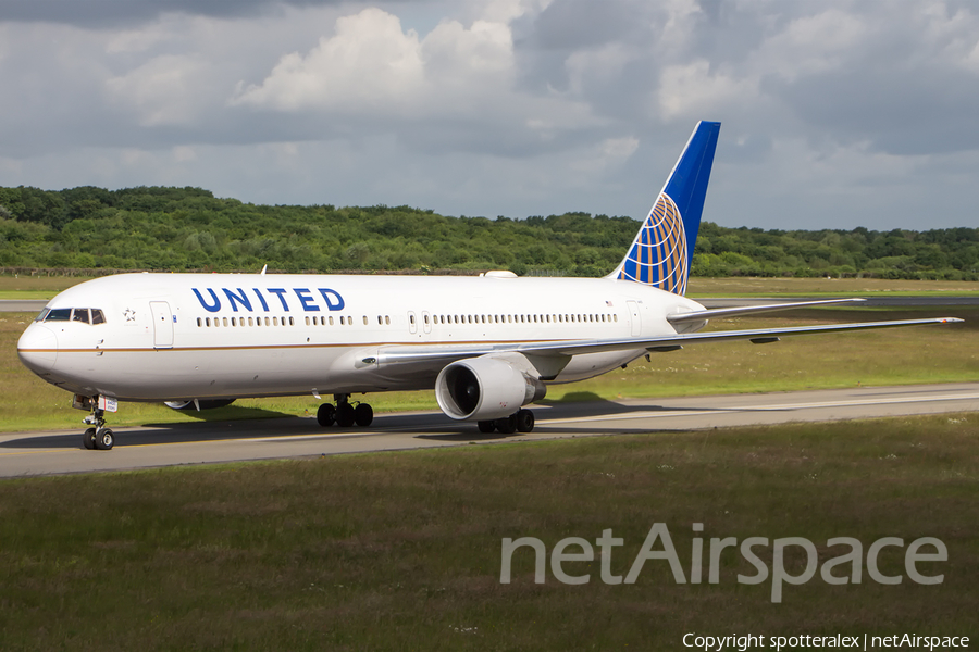 United Airlines Boeing 767-322(ER) (N651UA) | Photo 168645